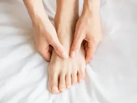 Lúdtalpbetét vagy gyógytorna? Melyik a hatékonyabb kezelés?